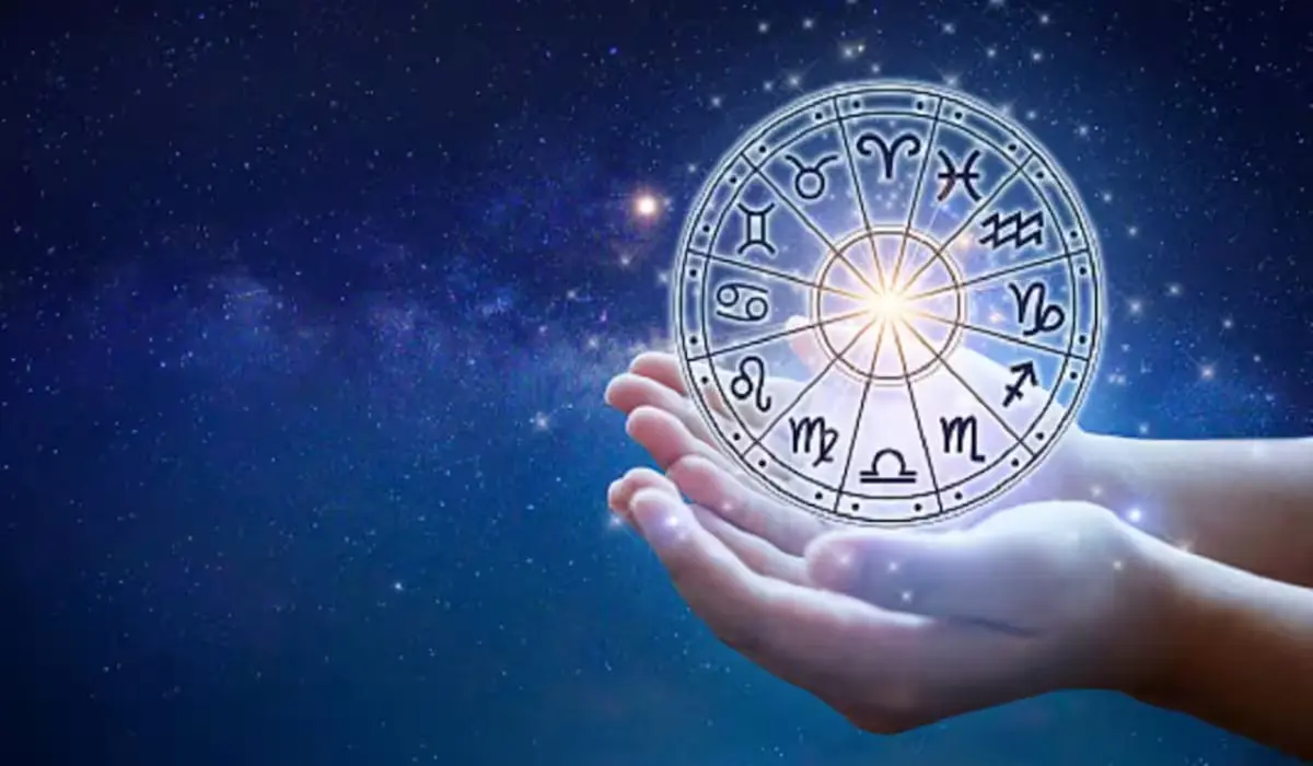December Rashifal 2025 Lucky Zodiac Sign: आ रहा है दिसंबर का चमत्कारी बदलाव इन 3 राशियों की चमकेगी किस्मत पैसा और तरक्की मिलेगी लगातार