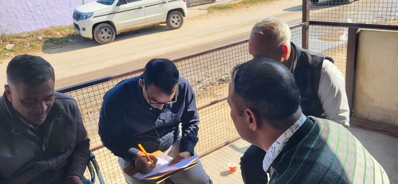 रेवाडी सीएम फ्लाइंग की आकेड़ा बीज भंडार रैड: मची अफरा तफरी