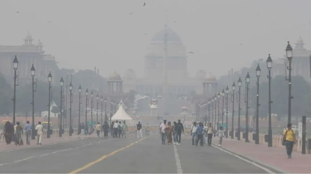 Delhi News: AQI खतरनाक, दिल्लीवासियों की सांसें मुश्किल में, बीजिंग के अनुभव से मिले समाधान