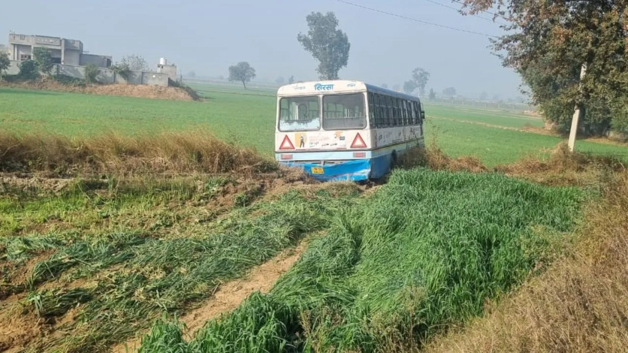 Haryana: सिरसा-पोखरण रोडवेज बस विवाद में खेतों में गई, ड्राइवर-कंडक्टर बर्खास्त किए गए