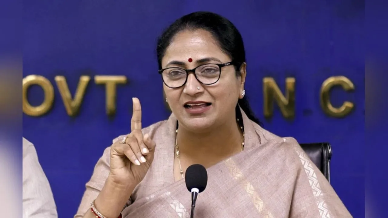 दिल्ली की हवा पर बड़ा वार, CM Rekha Gupta ने धूल प्रदूषण खत्म करने की रणनीति से उठाया पर्दा