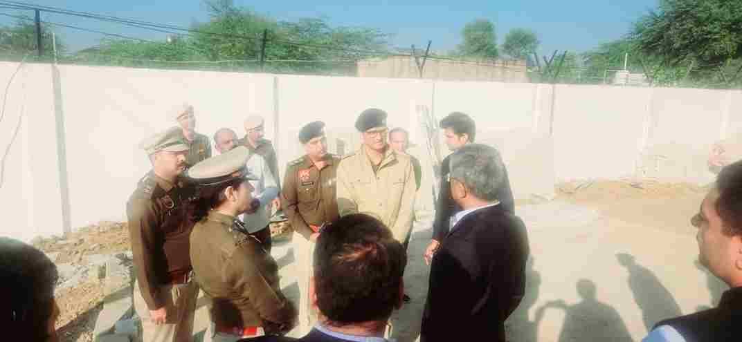 रेवाड़ी में बृहस्पतिवार को पुलिस हाउसिंग कॉर्पोरेशन के पुलिस महानिदेशक (डीजीपी) आलोक मित्तल ने विभिन्न निर्माण कार्यों का निरीक्षण किया