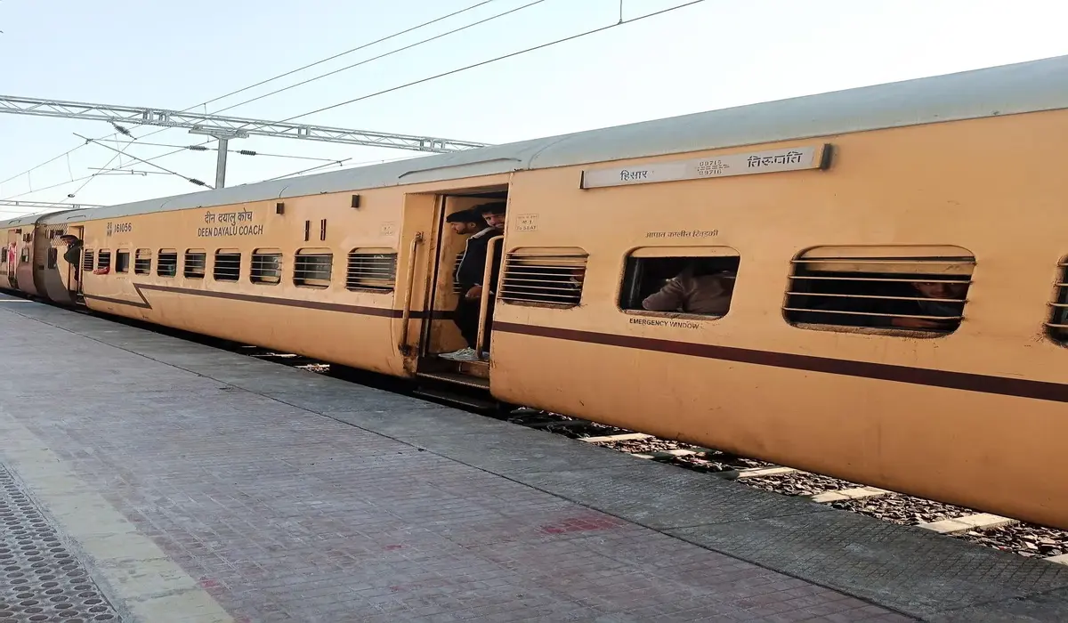 Hisar-Tirupati Special Train: हिसार-तिरूपति स्पेशल ट्रेन में स्पेशल स्लीपर ट्रेन में बढ़े अस्थाई डिब्बे, यात्रियों को मिलेगी ज्यादा आरामदायक यात्रा सुविधा