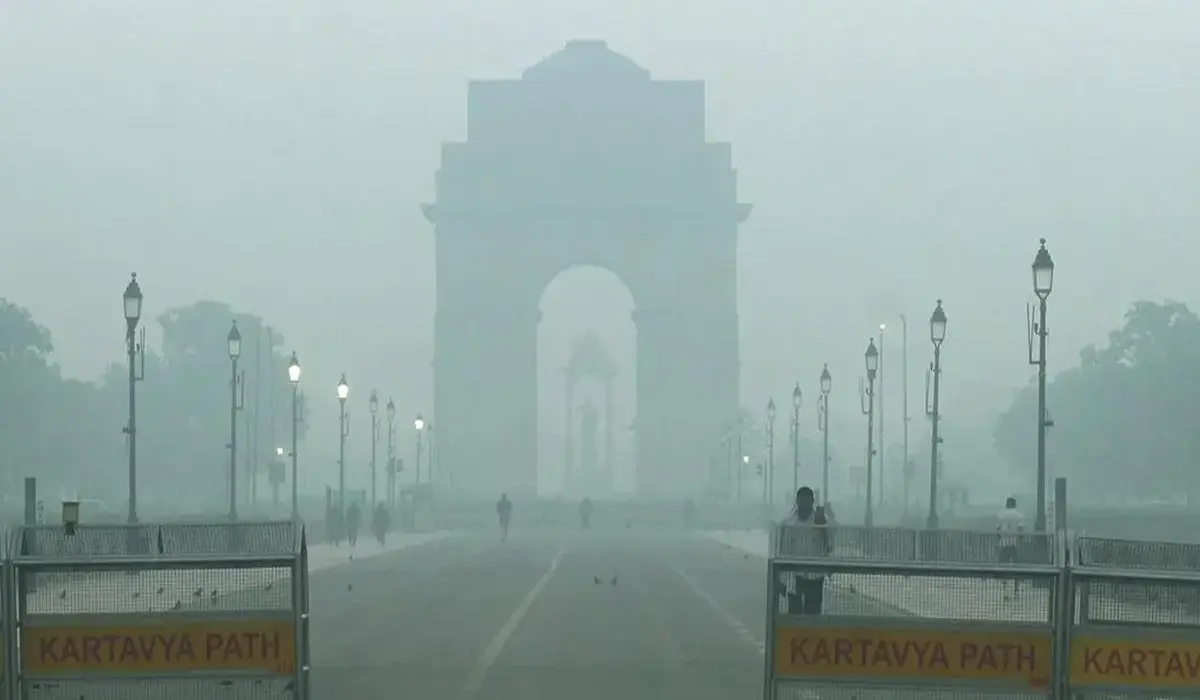 Delhi Pollution: AQI रिपोर्ट! दिल्ली की हवा सबसे जहरीली, PM2.5 स्तर लगातार 300 के आसपास