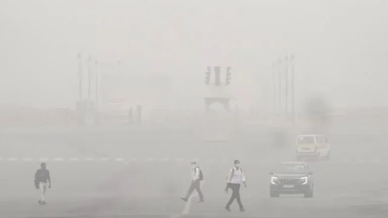 Delhi Pollution: खराब एयर क्वालिटी के बीच बच्चों की सुरक्षा खतरे में, दिल्ली-NCR सरकारों को CAQM का सख्त आदेश