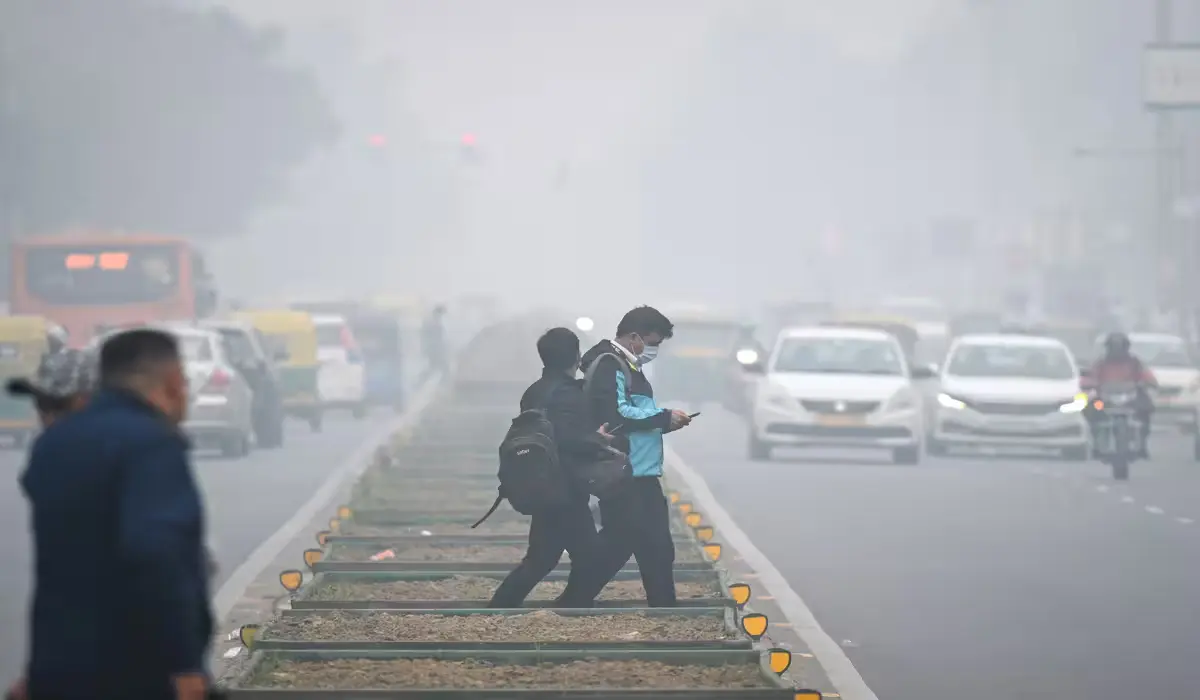 Delhi Weather: दिसंबर में दिल्ली में बढ़ेगी ठंड और ‘गंभीर’ प्रदूषण, सांस की बीमारियों से बचाव जरूरी