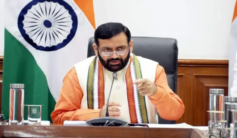 Haryana News: हरियाणा में लागू हुई नई पाबंदी, कर्मचारियों को मुख्यालय आने से पहले अनुमति लेना होगा जरूरी