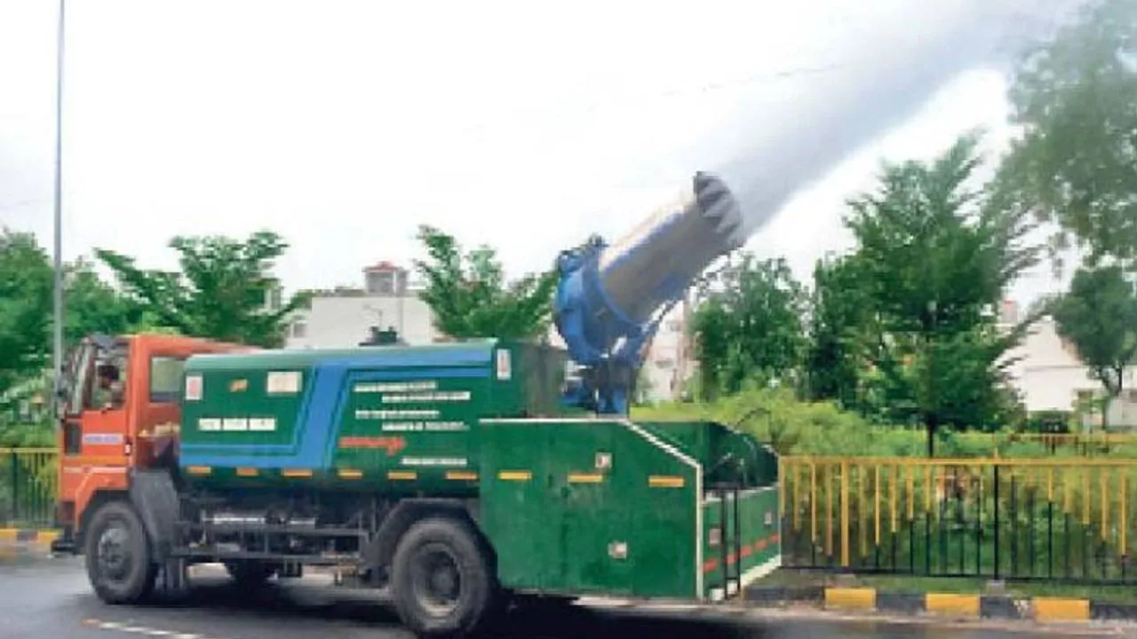 Gurugram: स्मॉग और धूल से परेशान शहरवासियों के लिए राहत, नगर निगम ने एयरोक्विप प्रोजेक्ट के तहत गन लगाई