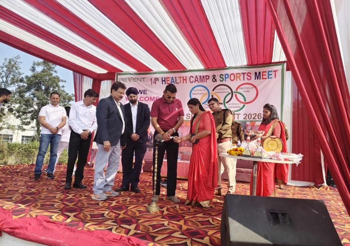 धारूहेड़ा: खेल प्रतियोगिता का दीप प्रज्वलित करके शुभारंभ करते हुऎ डीएसपी