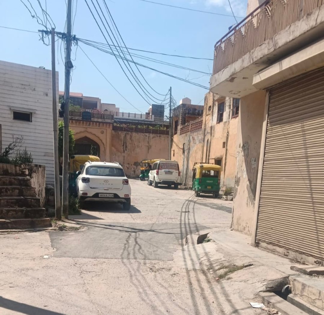 खलियावास मोहल्ले में सीवरेज लाईन नहीं, बरसात में जलभराव से परेशानी