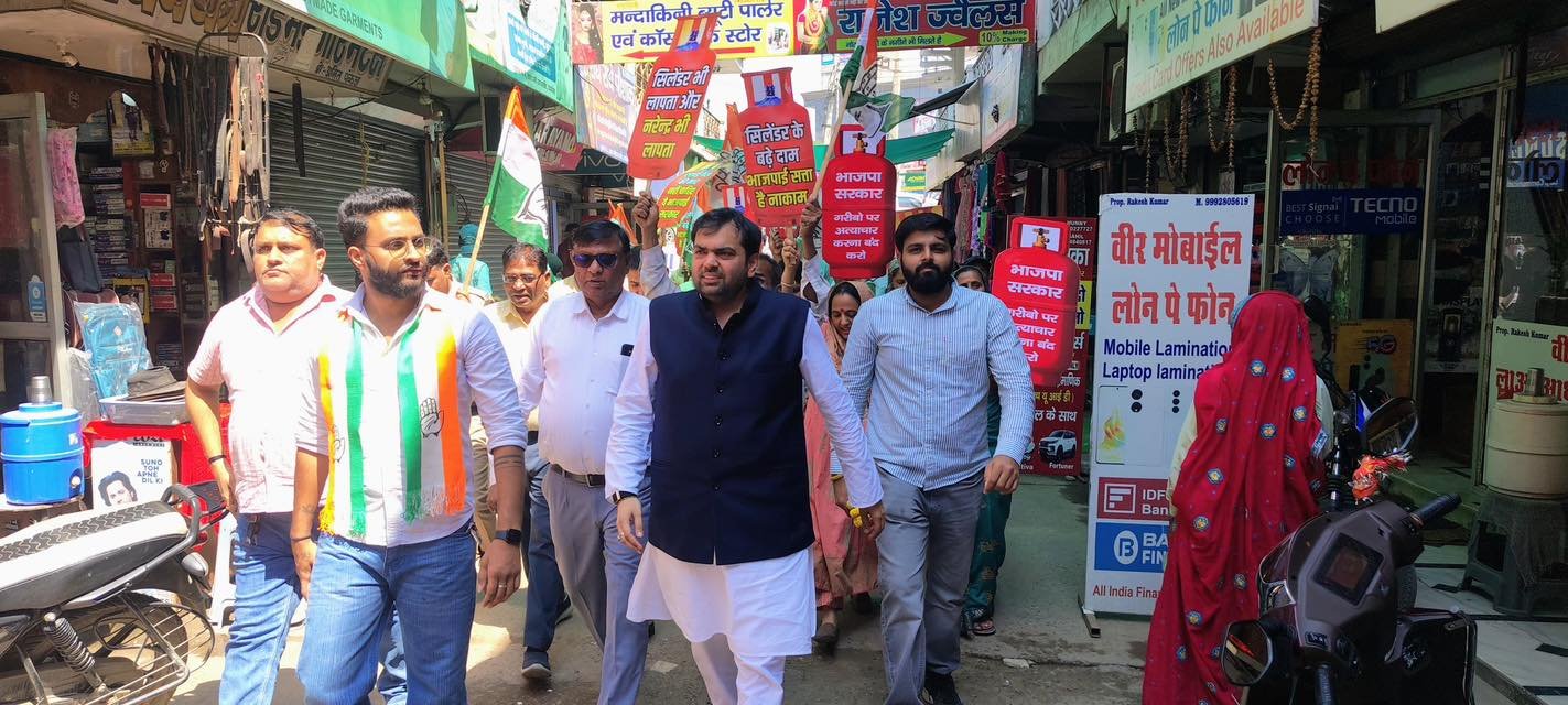 धारूहेड़ा में कांग्रेस का प्रदर्शन, गैस किल्लत और बढ़ते दामों को लेकर सरकार पर निशाना