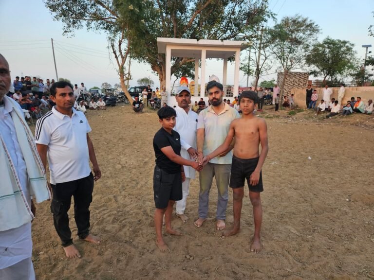 प्राचीन शिव मंदिर में  धुलंडी पर्व पर खेलकूद प्रतियोगिता और कुश्ती दंगल आयोजित
