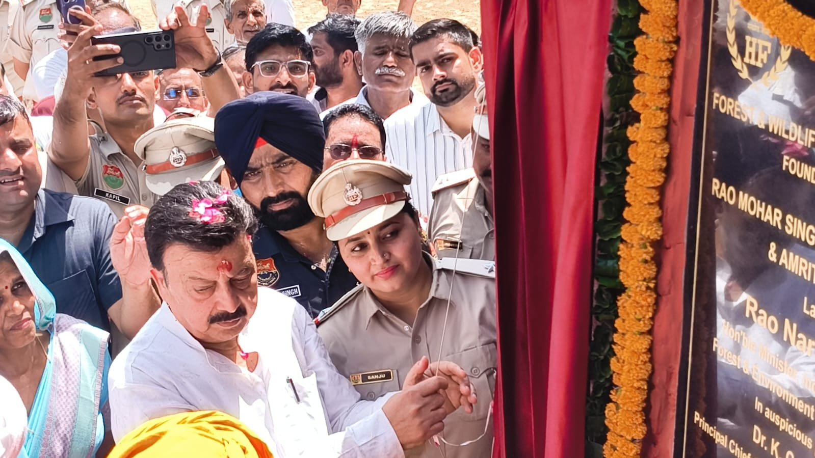 बुढपुर में जैव विविधता पार्क व अमृत सरोवर का मंत्री राव नरबीर सिंह ने किया शिलान्यास
