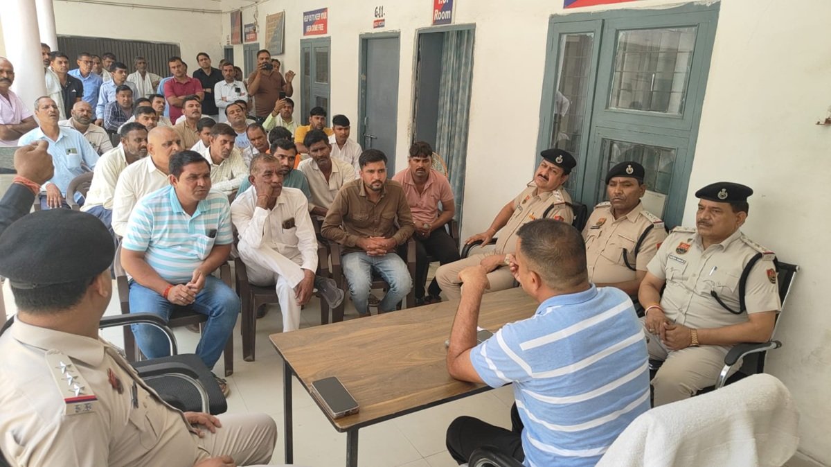 थाना कसोला परिसर में जिले के टैक्सी चालकों, गाड़ी मालिकों और ट्रांसपोर्टरों की एक महत्वपूर्ण बैठक आयोजित की गई।