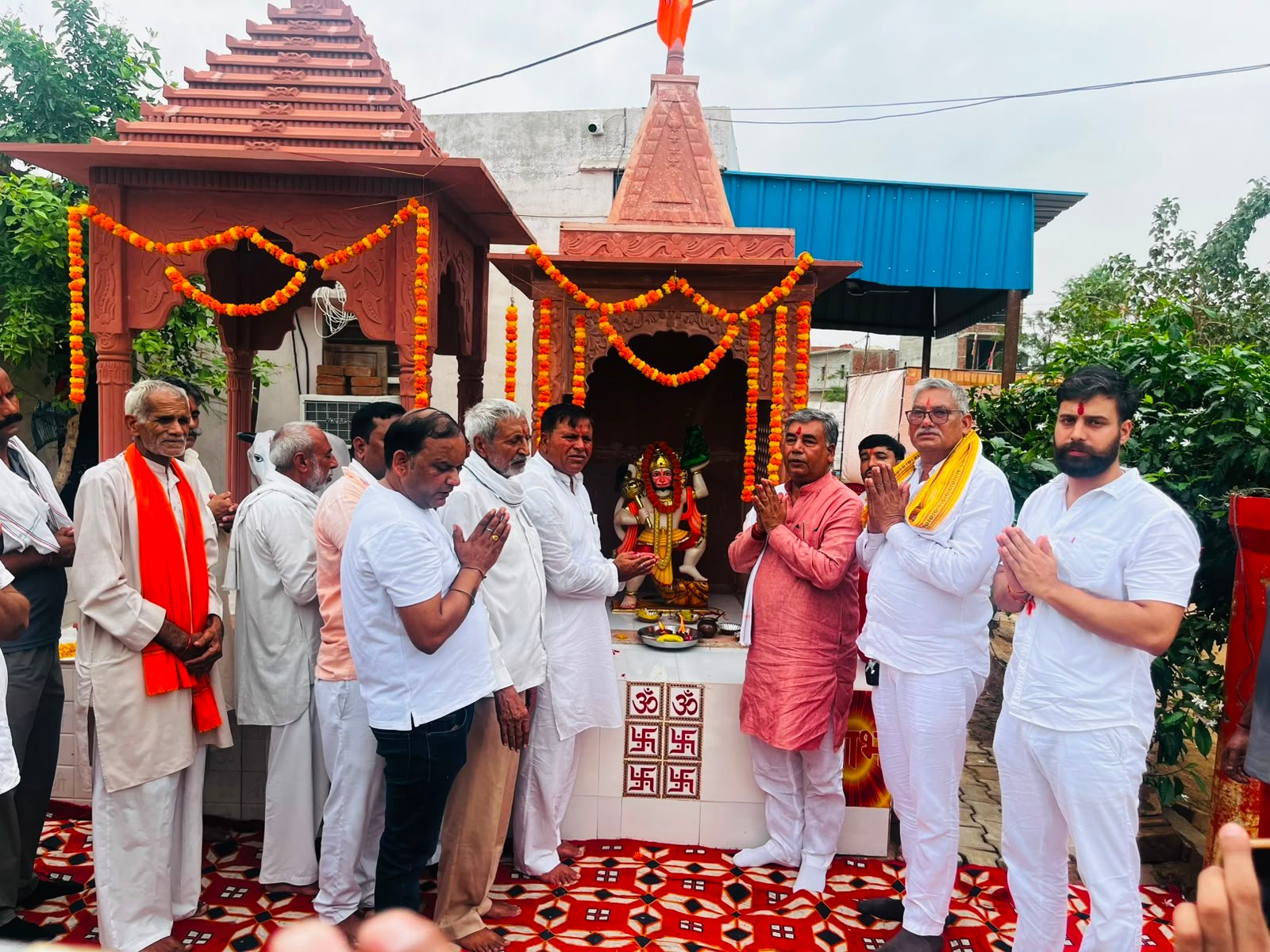 नन्दू गोशाला धारूहेड़ा में हनुमान की प्रतिमा का हरियाणा गौ सेवा आयोग के उपचेयरमैन ने किया अनावरण