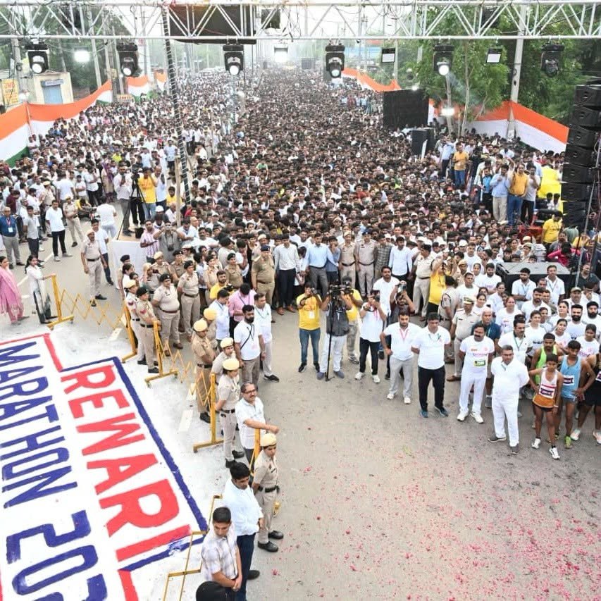 मुख्यमंत्री नायब सिंह सैनी ने मैराथन को हरी झंडी दिखाकर रवाना किया।