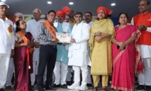 गढ़ी अलावलपुर स्कूल के दो शिक्षकों को मिला श्रेष्ठ शिक्षक सम्मान