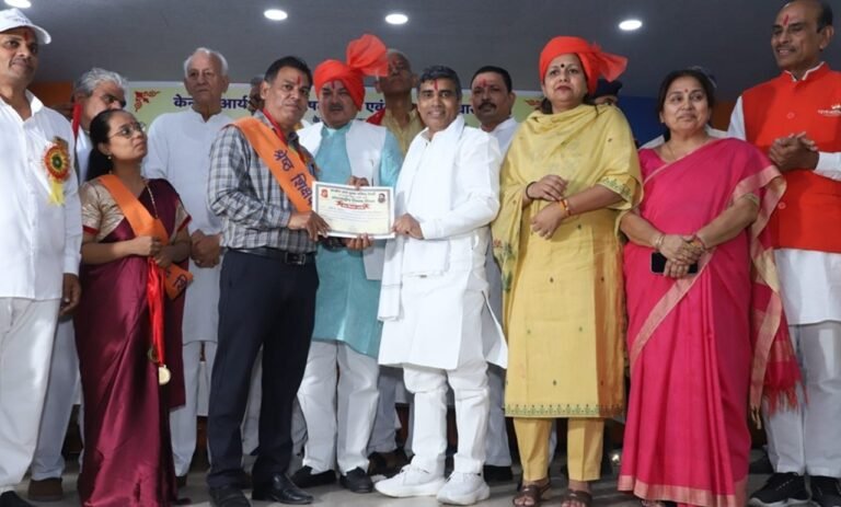 गढ़ी अलावलपुर स्कूल के दो शिक्षकों को मिला श्रेष्ठ शिक्षक सम्मान