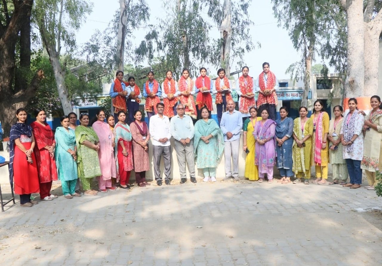 बालिका दिवस पर अनोखी पहल: DEO डॉ. रजिंदर शर्मा ने मसानी स्कूल की 9 प्रतिभाशाली बेटियों को किया सम्मानित