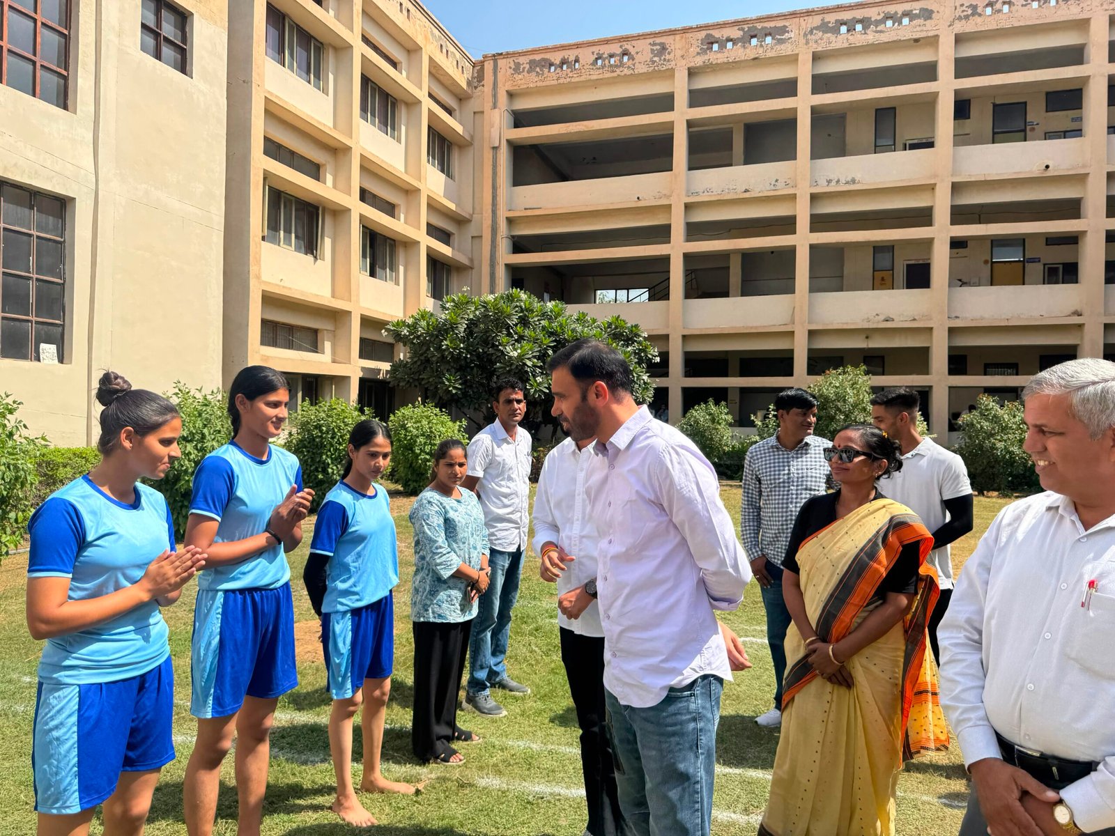 राजकीय महाविद्यालय खरखड़ा में दो दिवसीय अंतर महाविद्यालय खो-खो चैंपियनशिप का शुभारंभ हुआ। प्रतियोगिता का उद्घाटन मुख्य अतिथि एवं धारूहेड़ा नगर पालिका के उपाध्यक्ष अमन राव ने किया