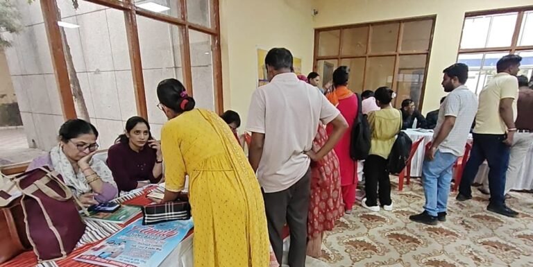 धारूहेड़ा में सेवा सेतु कैंप आयोजित, जनकल्याणकारी योजनाओं की दी जानकारी