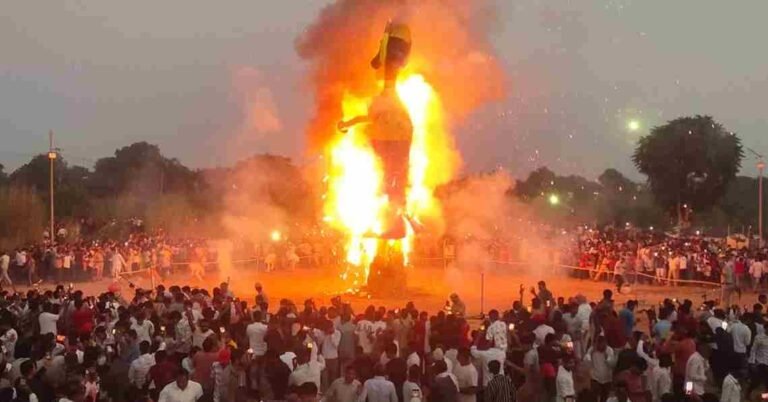 धारूहेड़ा: अधर्म पर हुई धर्म की विजय, धू-धू कर जला रावण