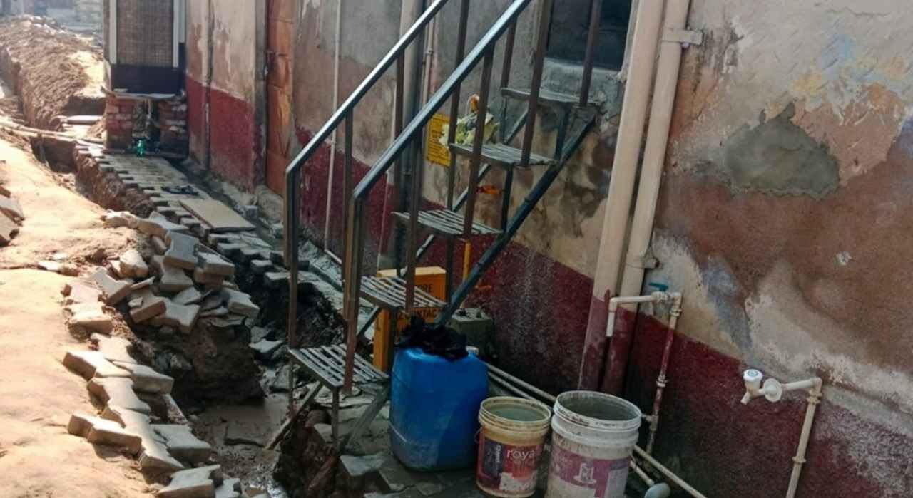 धारूहेड़ा: कापडीवास में नाली तोडी, निमार्ण देरी को लेकर रोष