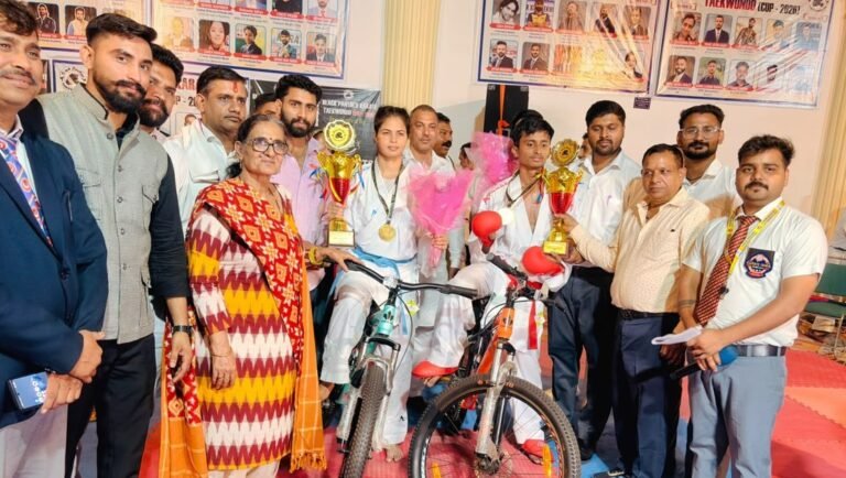 धारूहेड़ा में कराटे-ताइक्वांडो कप संपन्न, समीक्षा और शुभम ने जीती साइकिल