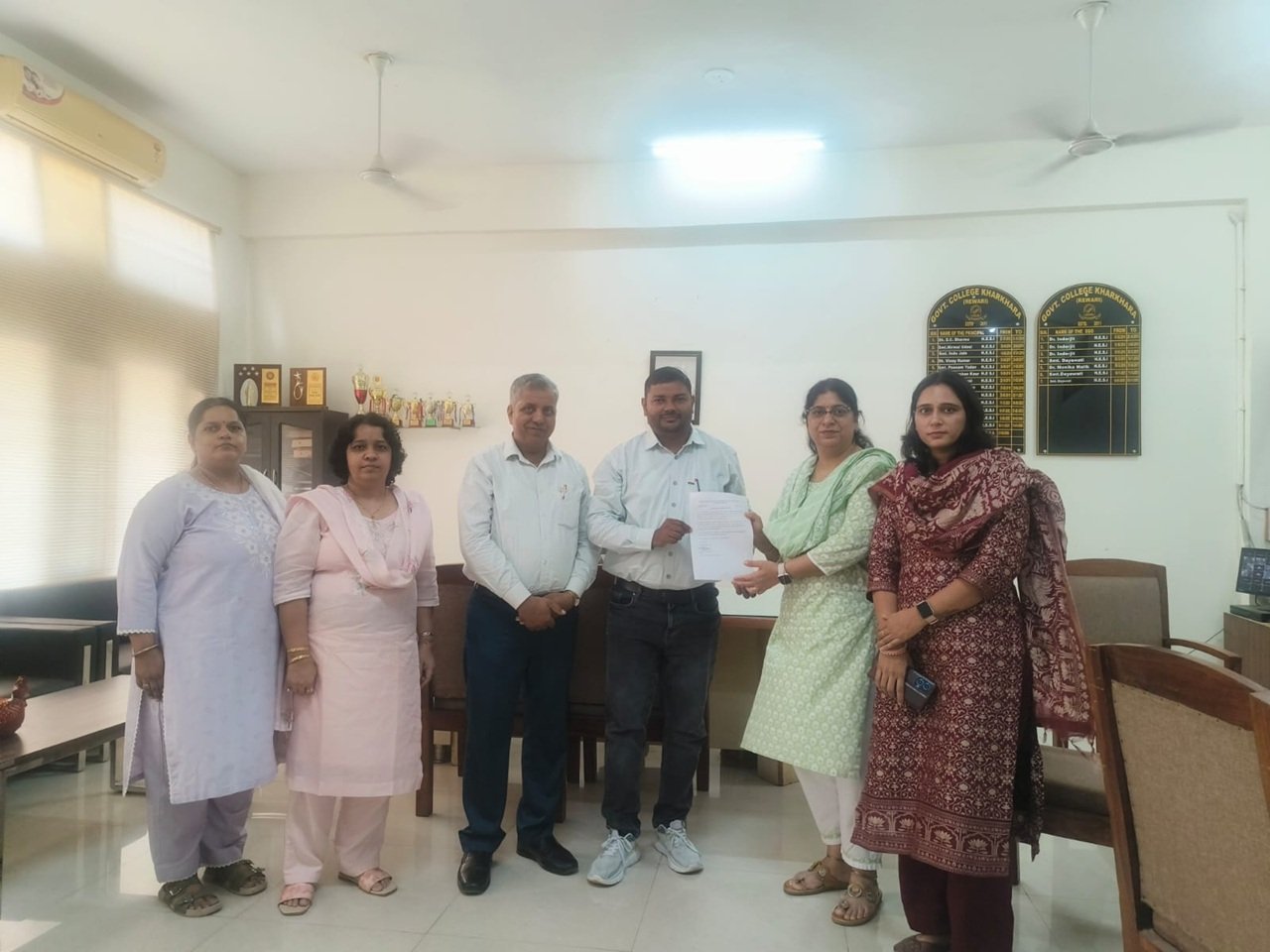 खरखड़ा कॉलेज में व्यक्तित्व विकास और कम्प्यूटरीकृत लेखांकन पर व्याख्यान