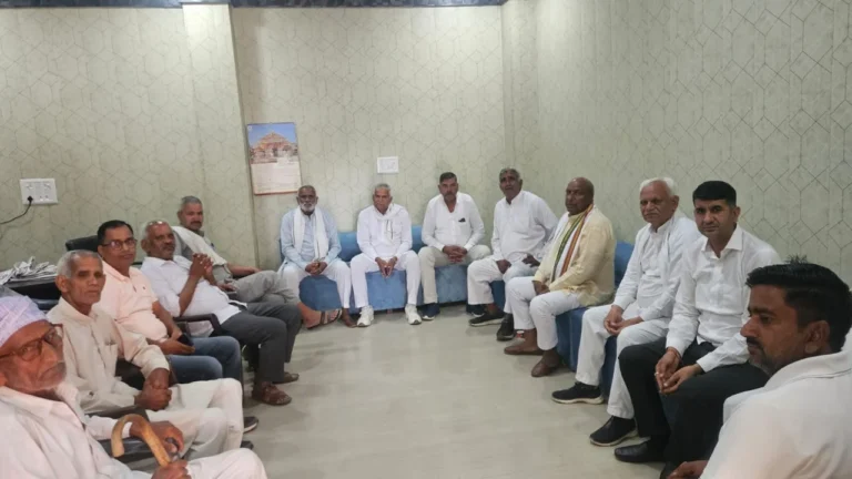 मसानी बैराज में छोड़े जा गंदे पानी को लेकर सांकेतिक धरना