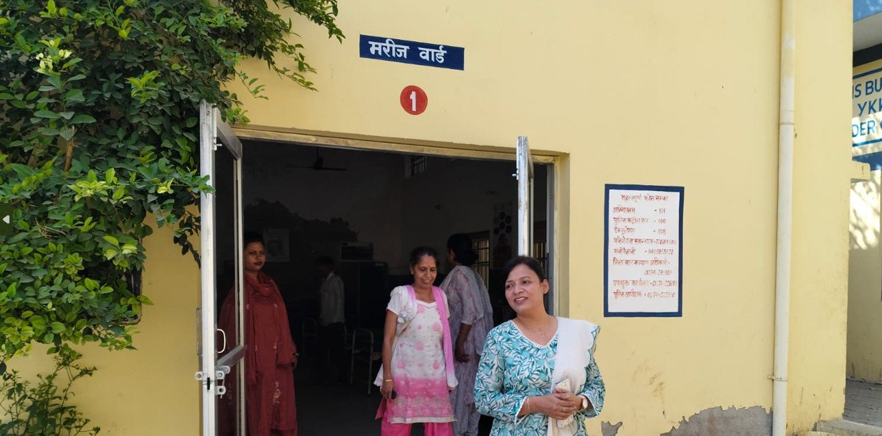 रेवाड़ी नशा मुक्ति केंद्र का सीजेएम डॉ. रेनू सोलखे ने किया औचक निरीक्षण, पढिये मरीजों से क्या बोली