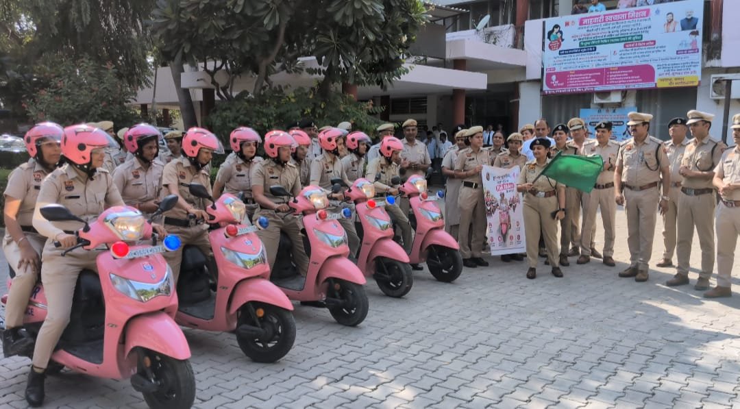 रेवाड़ी में महिलाओं की सुरक्षा के लिए 'पिंक राइडर्स' की विशेष तैनाती: ASP दीपिका अग्रवाल ने 5 हाईटेक स्कूटियों को दिखाई हरी झंडी
