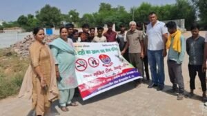रेवाड़ी पुलिस का नशा मुक्ति अभियान: गुरावड़ा में लोगों को किया जागरूक