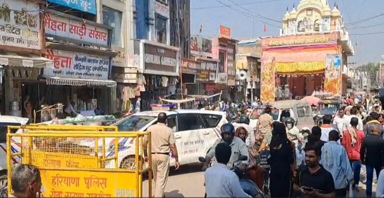 Rewari News: त्योहारों पर पुलिस अलर्ट, बाजारों में पैदल मार्च