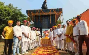 धारूहेड़ा में सामूहिक रूप से मनाया दशहरा पर्व, राजपूत समाज ने किया शस्त्र पूजन