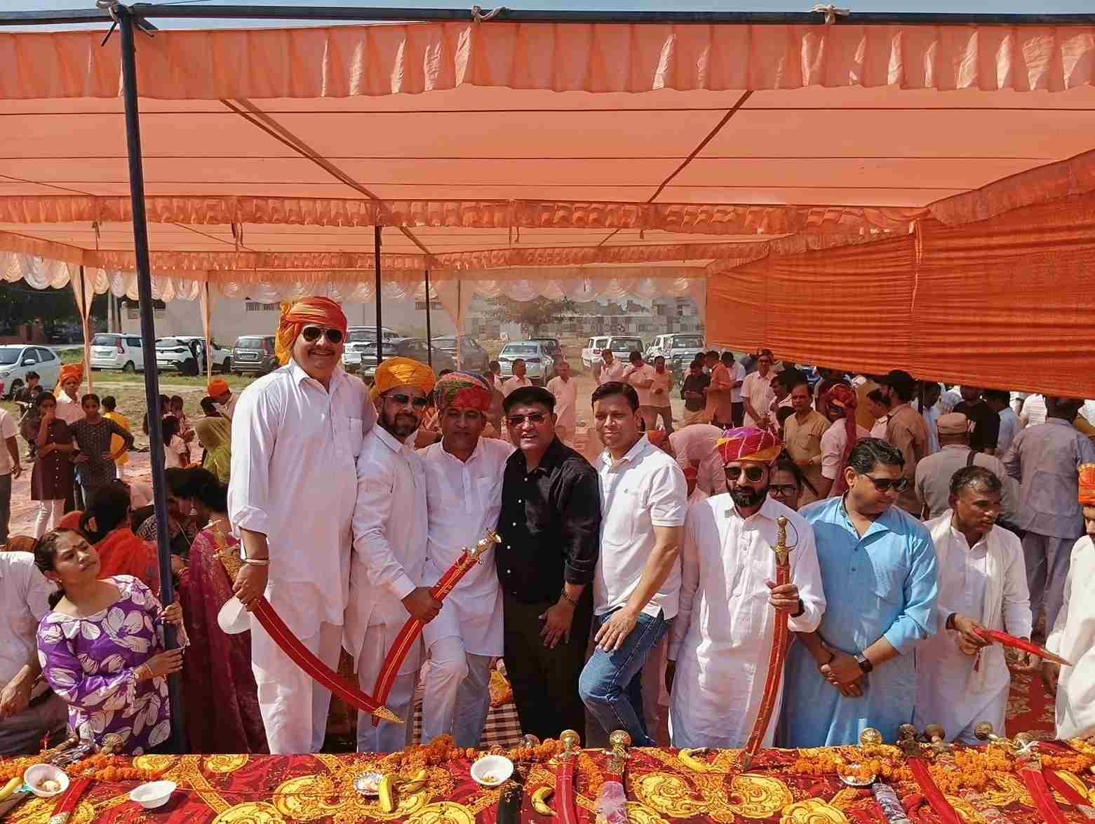 धारूहेड़ा में सामूहिक रूप से मनाया दशहरा पर्व, राजपूत समाज ने किया शस्त्र पूजन