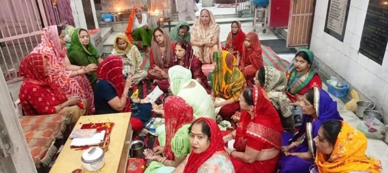 कार्तिक मास शुरू, शिव मंदिर में महिलाओं ने लिया स्नान-दान का संकल्प