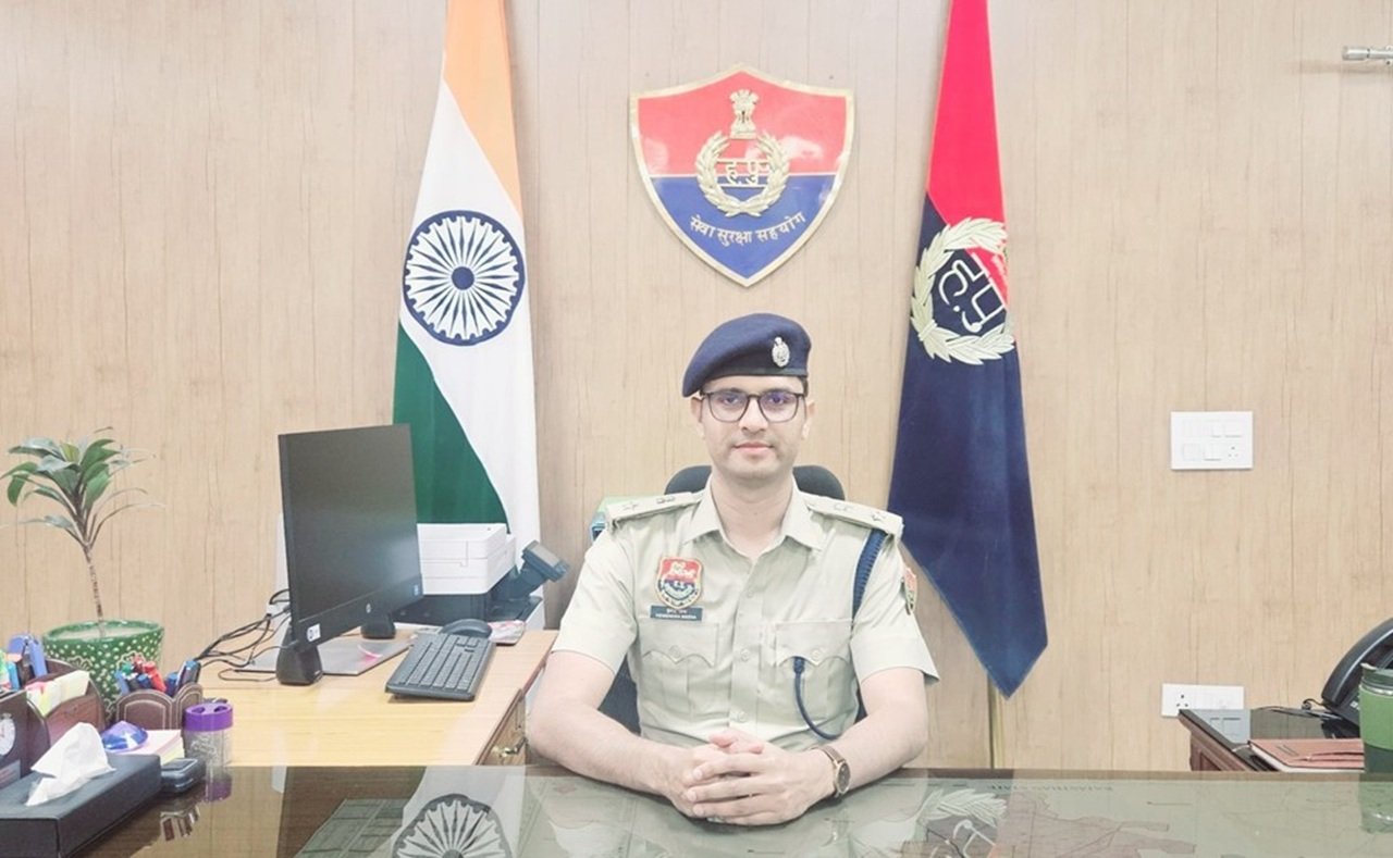 सड़क पर सावधानी जरूरी, यातायात नियमों का पालन कर सुरक्षित घर पहुंचें : एसपी रेवाड़ी
