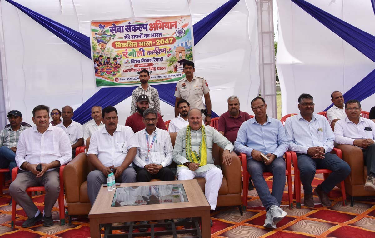 सेवा संकल्प अभियान के तहत RPS स्कूल हांसाका में 27 हजार वर्ग फुट में बनी भारत के नक्शे की मानव श्रृंखला।