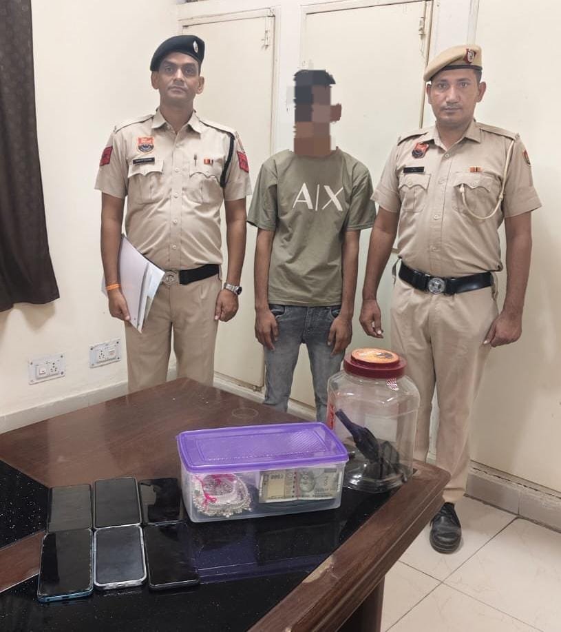 धारूहेड़ा: स्थानीय पुलिस ने चोरी की दो वारदातों का खुलासा करते हुए मुख्य आरोपी को गिरफ्तार किया है।