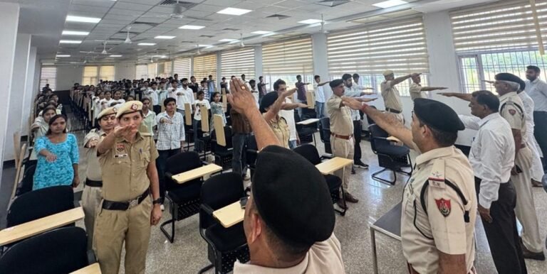 रेवाड़ी पुलिस का बावल कृषि विश्वविद्यालय में नशा मुक्ति जागरूकता कार्यक्रम: विद्यार्थियों को दिलाई नशा न करने की शपथ