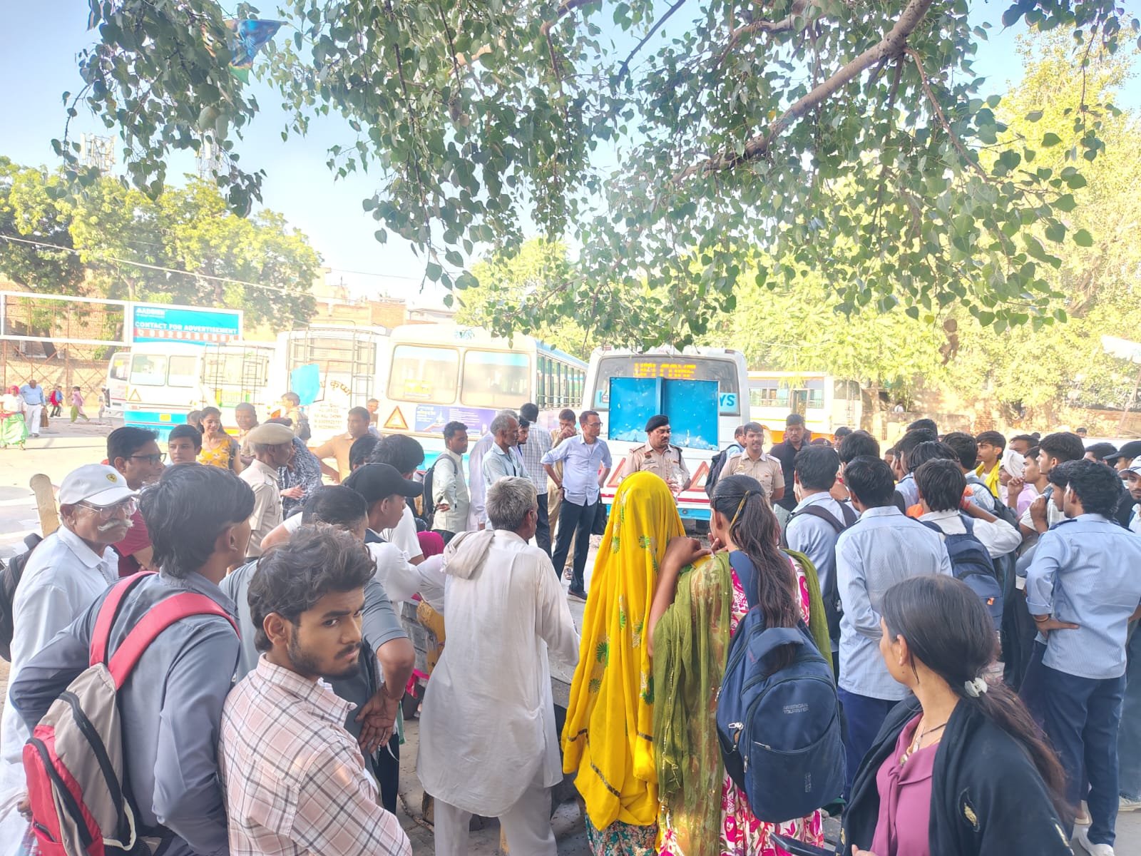 रेवाड़ी बस स्टैंड पर साइबर जागरूकता कार्यक्रम, पुलिस ने लोगों को ऑनलाइन ठगी से बचने के बताए जरूरी तरीके