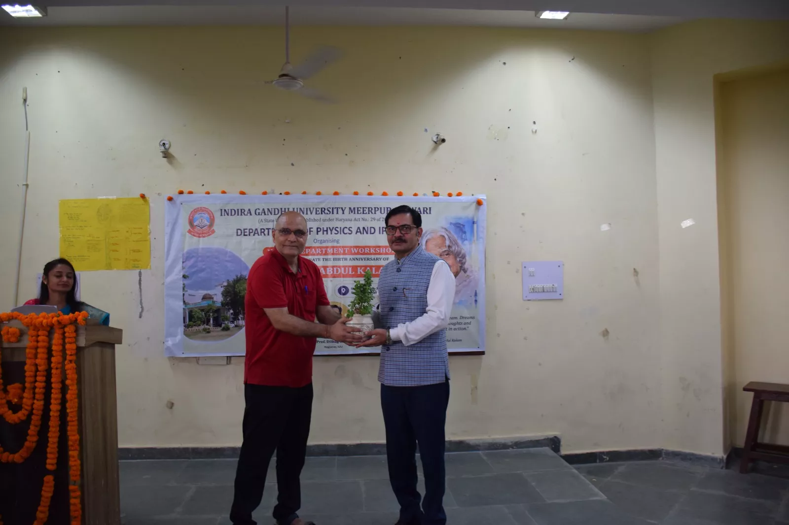 पूर्व राष्ट्रपति डॉ. एपीजे अब्दुल कलाम की जयंती पर विज्ञान पोस्टर प्रस्तुति एवं नवाचारी वैज्ञानिक मॉडलों की एक दिवसीय अंतर-विभागीय कार्यशाला आयोजित की गई