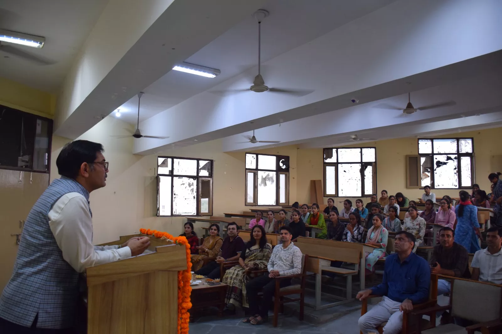 पूर्व राष्ट्रपति डॉ. एपीजे अब्दुल कलाम की जयंती पर विज्ञान पोस्टर प्रस्तुति एवं नवाचारी वैज्ञानिक मॉडलों की एक दिवसीय अंतर-विभागीय कार्यशाला आयोजित की गई