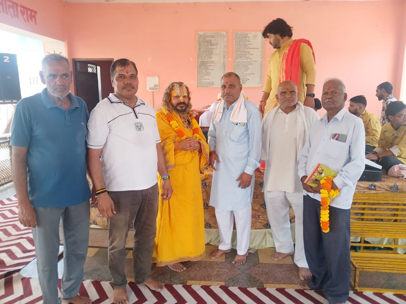 मठ से शिव मंदिर तक निकली कलश यात्रा, श्रीमद्भागवत कथा का शुभारंभ