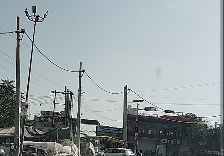धारूहेड़ा: 15 साल पुराने हो चुके जर्जर हाईमास्ट लाइट पोल बदलने की मांग, नपा चेयरमैन अजय जांगड़ा ने HSVP को लिखा पत्र
