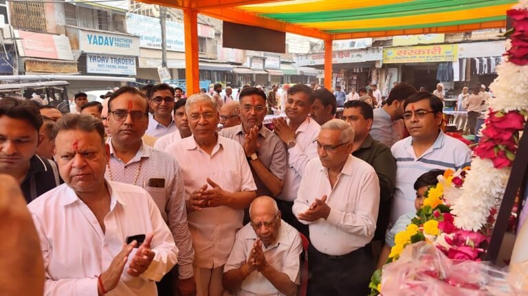 रेवाड़ी के मोती चौक पर महाराजा अग्रसेन जयंती पर विशाल भंडारा
