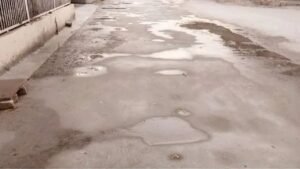 रेवाड़ी में डेढ़ करोड़ की सड़क की गुणवत्ता पर सवाल, विधायक लक्ष्मण सिंह यादव ने अधिकारियों को लगाई फटकार