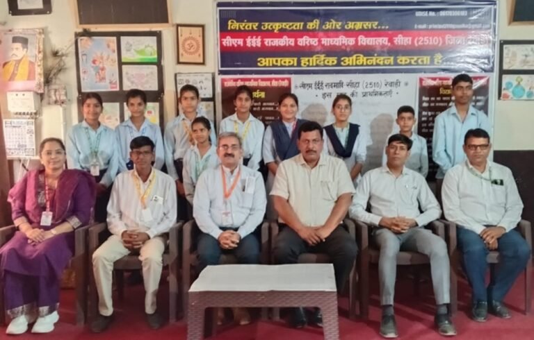 DEEO ने किया सीहा स्कूल का निरीक्षण