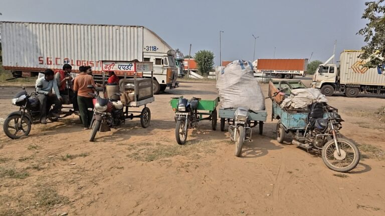 रेवाड़ी में ट्रैफिक पुलिस की कार्रवाई, आठ अवैध जुगाड़ वाहन जब्त